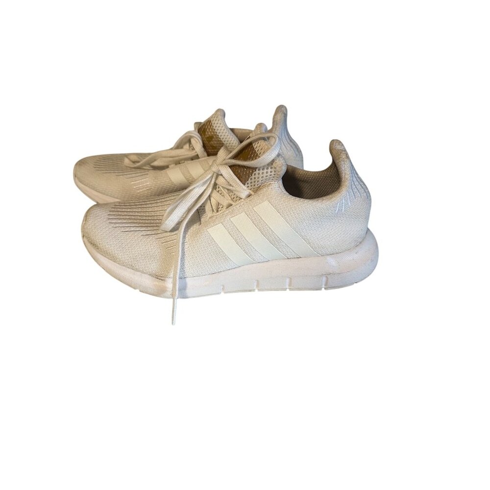 Adidas Olite white lace up sneakers size 6